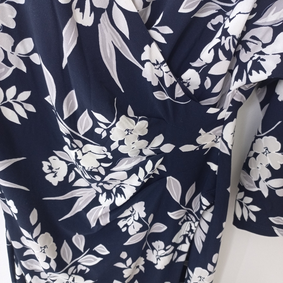 Lauren Ralph Lauren Floral Navy/White Faux Wrap Bell Sleeve Dress Size 6 US - Picture 7 of 16